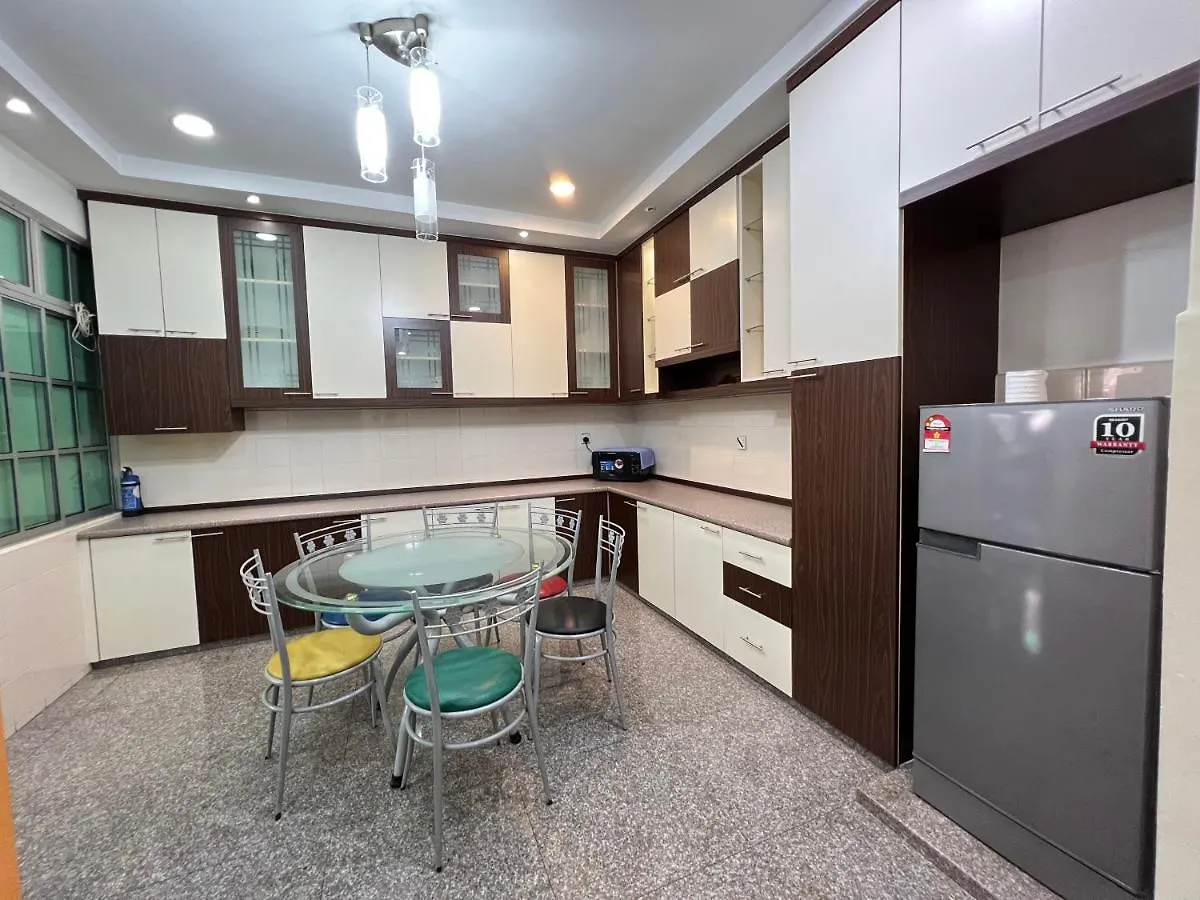 Jiaxin Homestay Desa Terbau 家馨民宿 新山